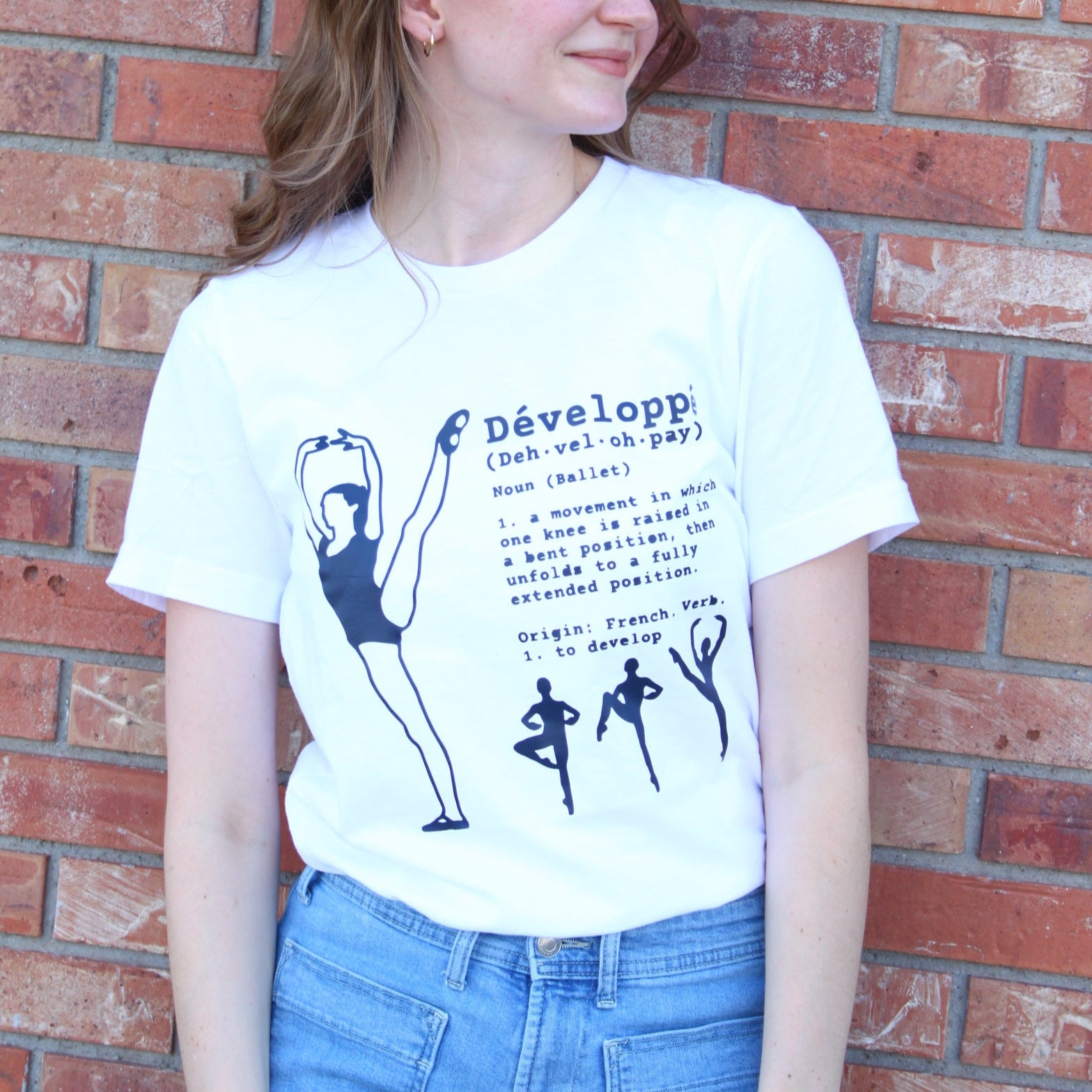 Ballerina performing a developpé a la seconde on T shirt with definition printed in navy blue. Instructions for developpé in ballet